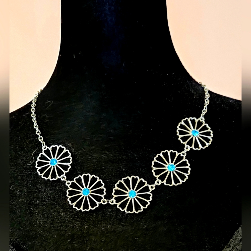 New Boho Silver Daisy Cutout Necklace with Turquoise Stones